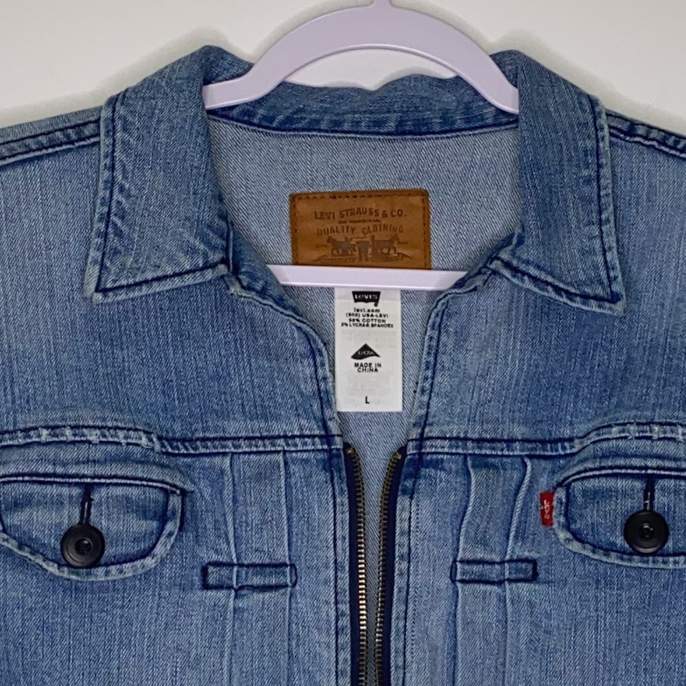 Levi’s Cropped Blue Jean Jacket Size L - Picture 2 of 10